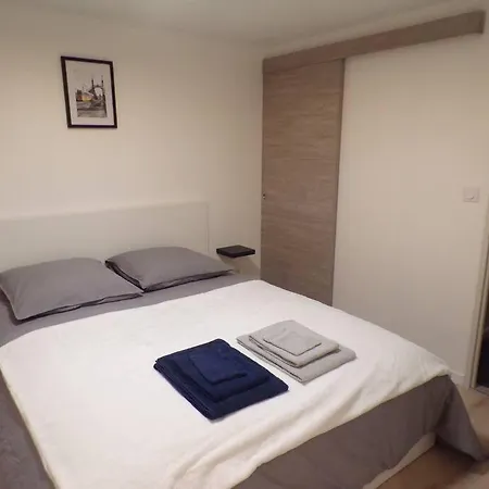 2/4 Pers, 44m2, Hypercentre. Apartment Lons-le-Saunier